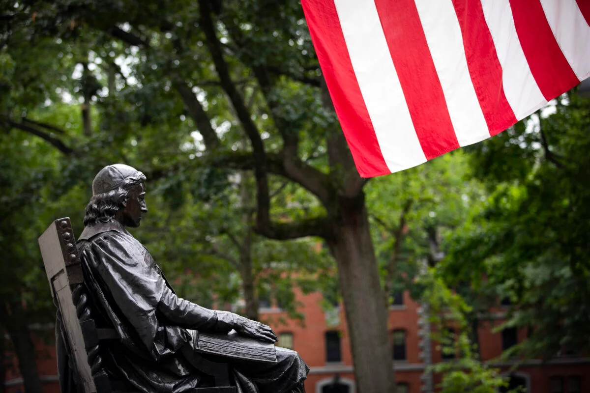 Image of the John Harvard Statue